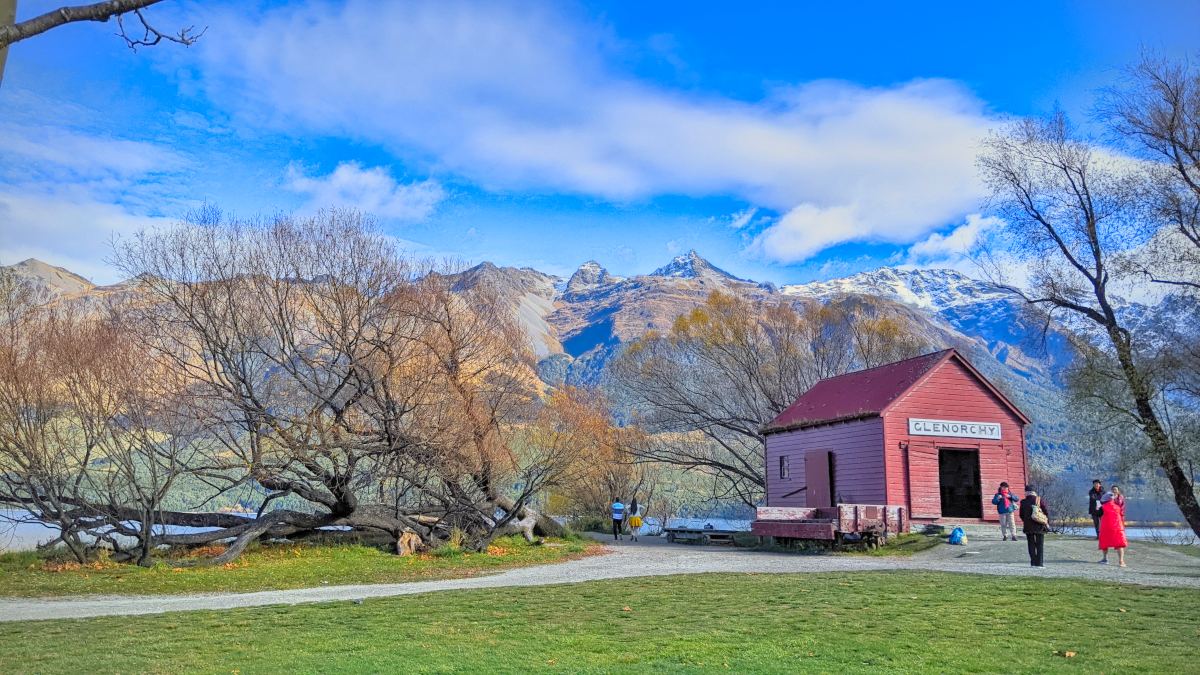 Famous view in Glenorchy: red shed with mountains in the background